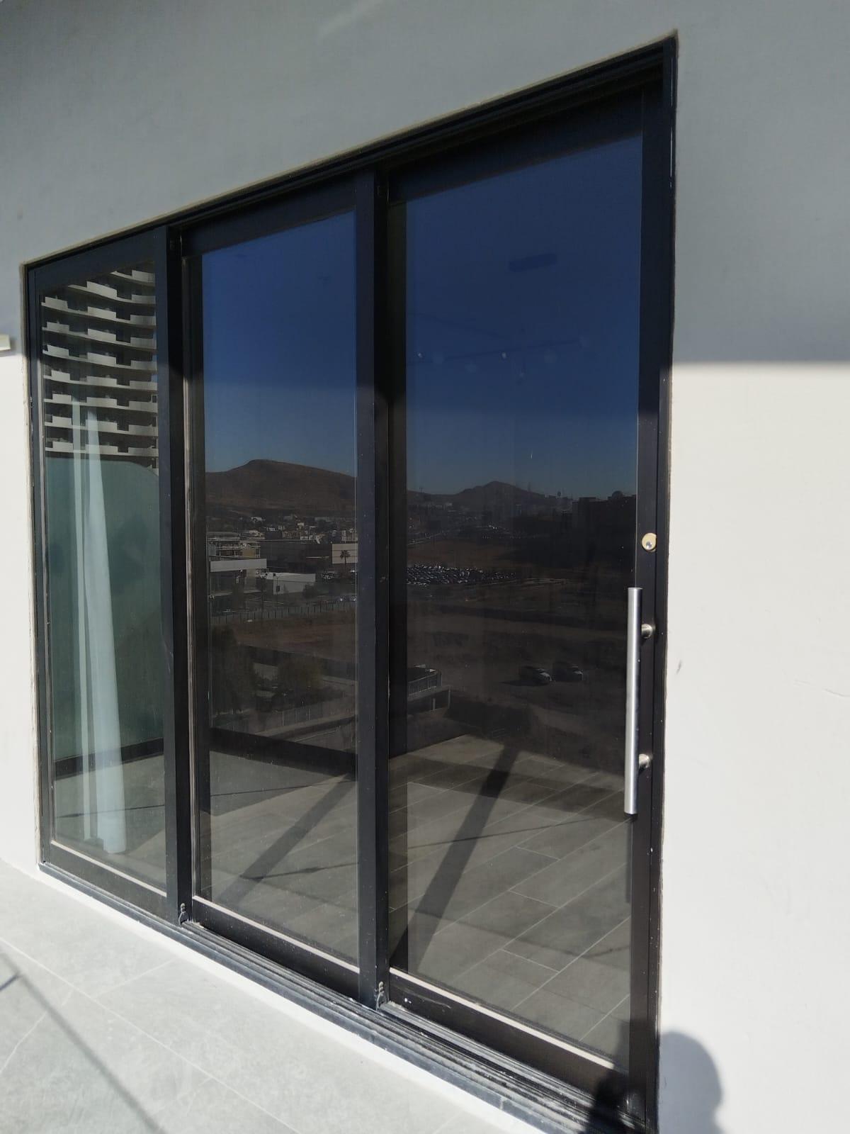 Limpieza profesional de ventanas y vidrios